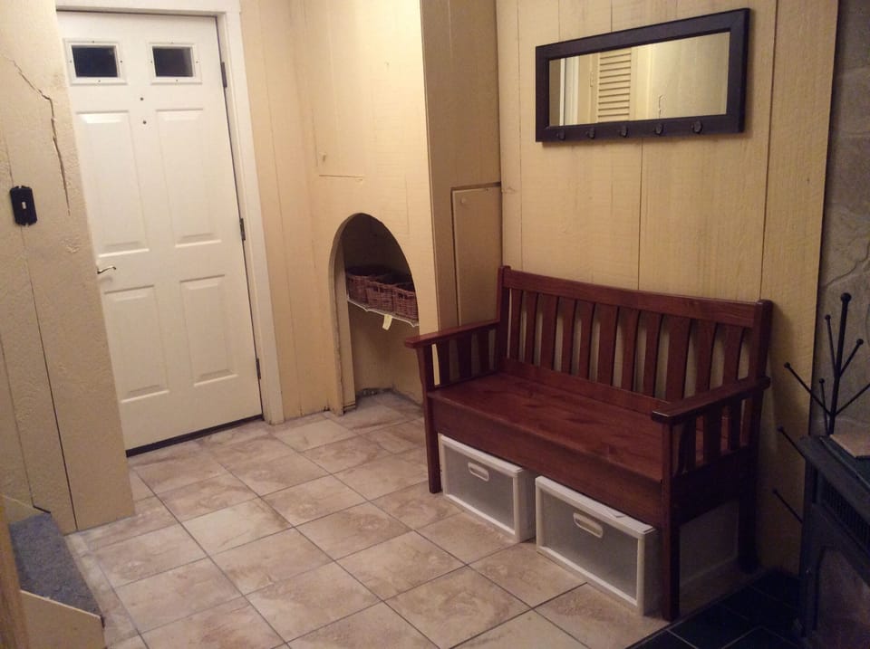 Entrance (mudroom) newly renovated.