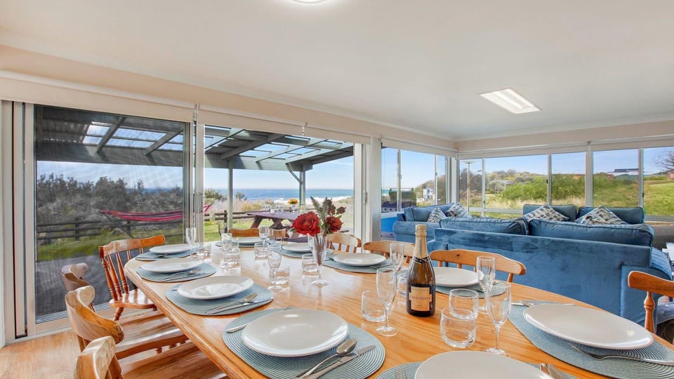 Antonios Paradise | Dining room | Views
