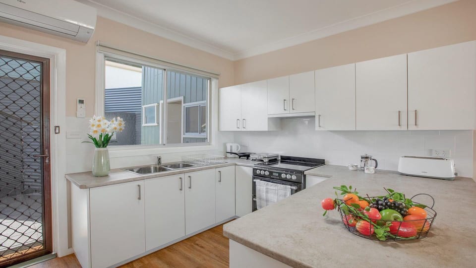 Antonios Paradise | Kitchen | Air conditioning | Oven
