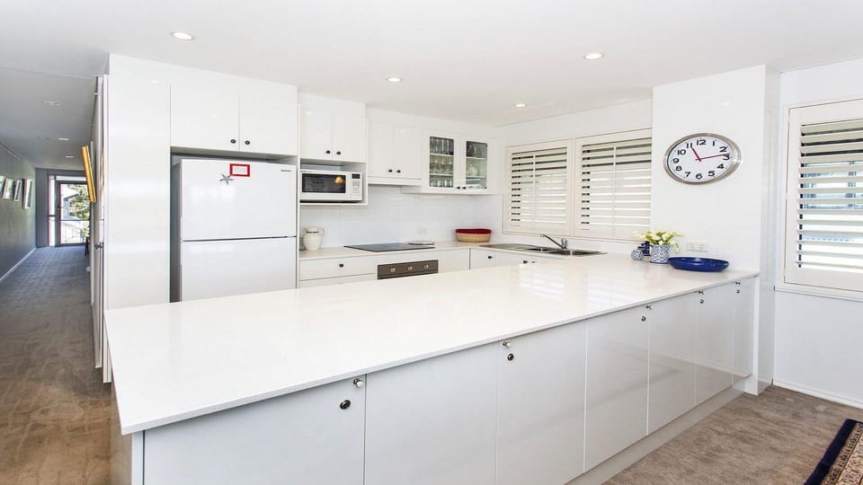 Aroona at Minnamurra | Kitchen | Dishwasher | Microwave | Oven | Refrigerator