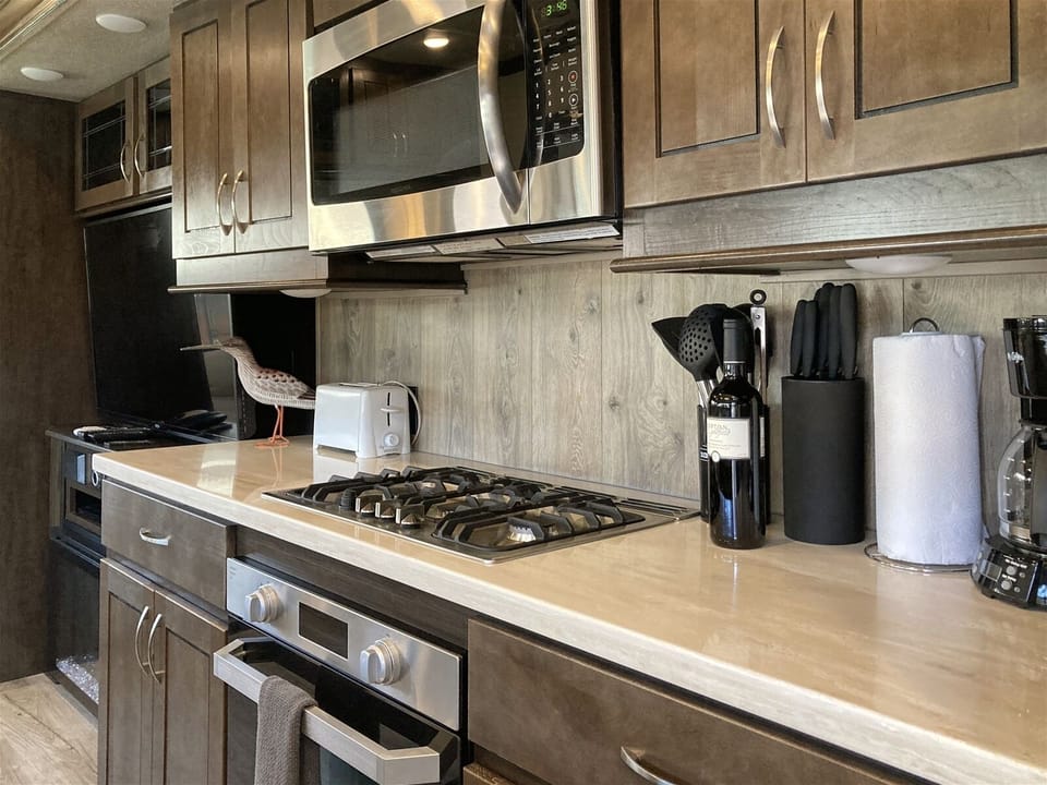 Driftwood - Fully stocked and well equipped