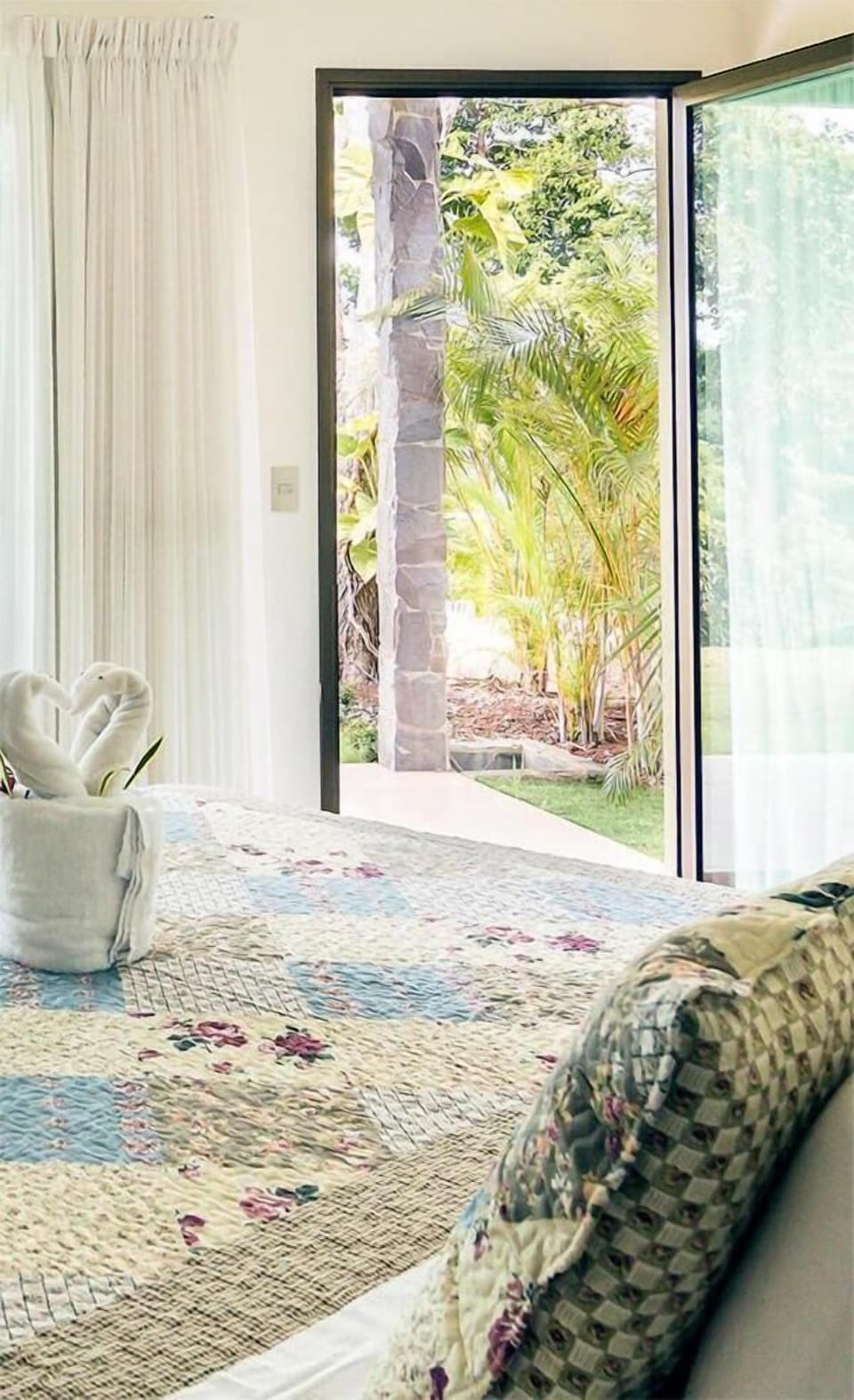 Sunset Room | In-room safe, individually decorated, individually furnished