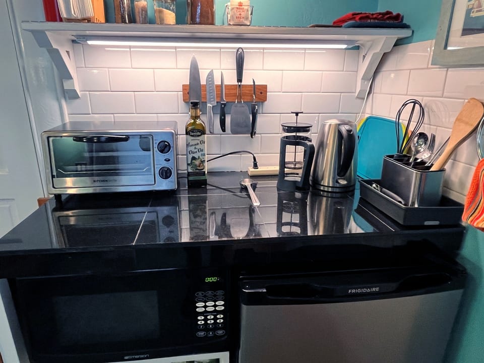 Kitchenette has what you need to prepare a light meal or snack.