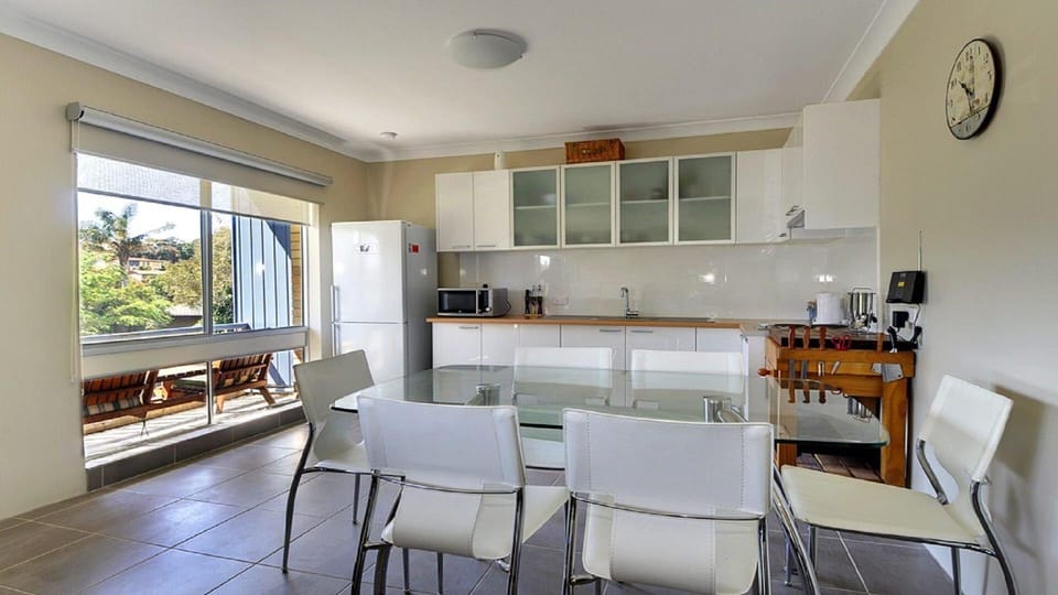 Covered Outdoor Area, Kitchen, Microwave Oven, Refrigerator