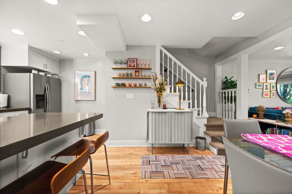 Dining area with 6 seats 
