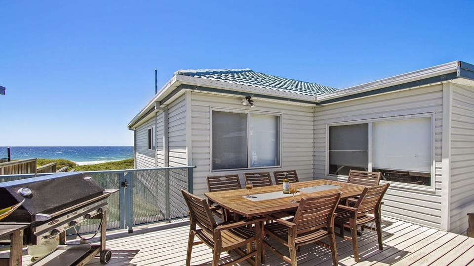Blue Horizon | BBQ | Outdoor deck | Views |