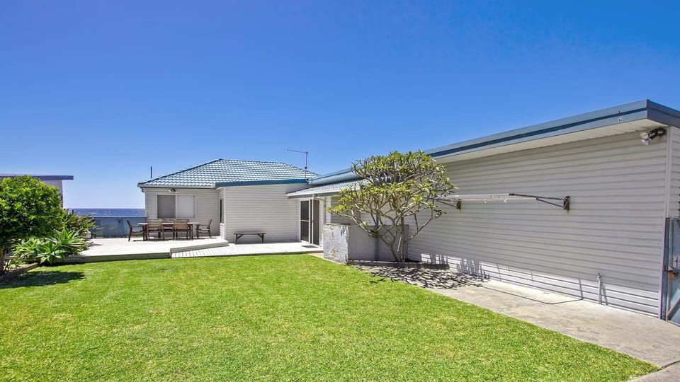 Blue Horizon | Enclosed Yard | Pets welcome | Child friendly