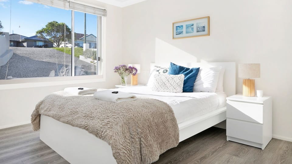 Beachview | Bedroom 1 | Queen bed | Linen provided