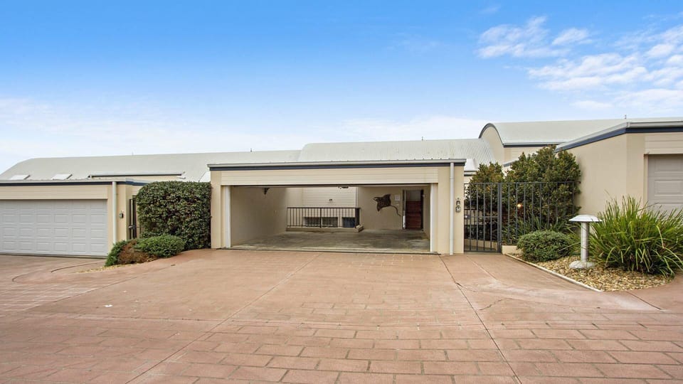 Tilbury Breeze | Parking | Garage