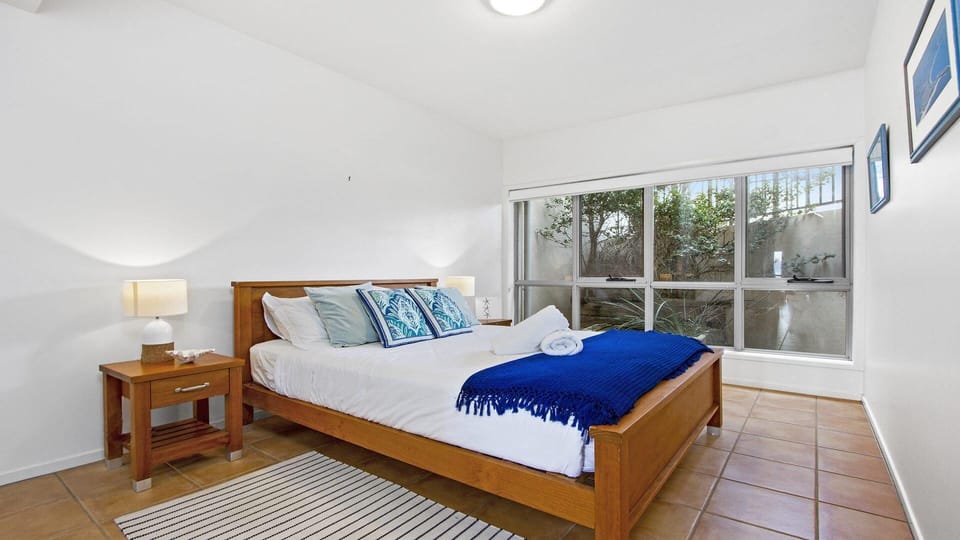 Tilbury Breeze | Bedroom 1 | Queen | Ensuite