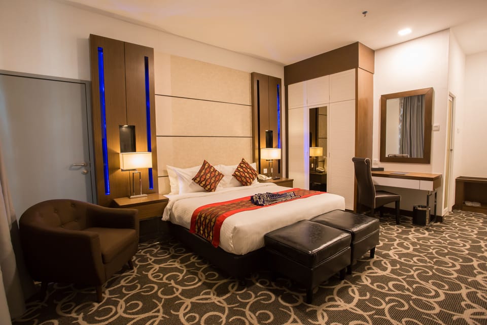 Suite | In-room safe, desk, iron/ironing board, free WiFi