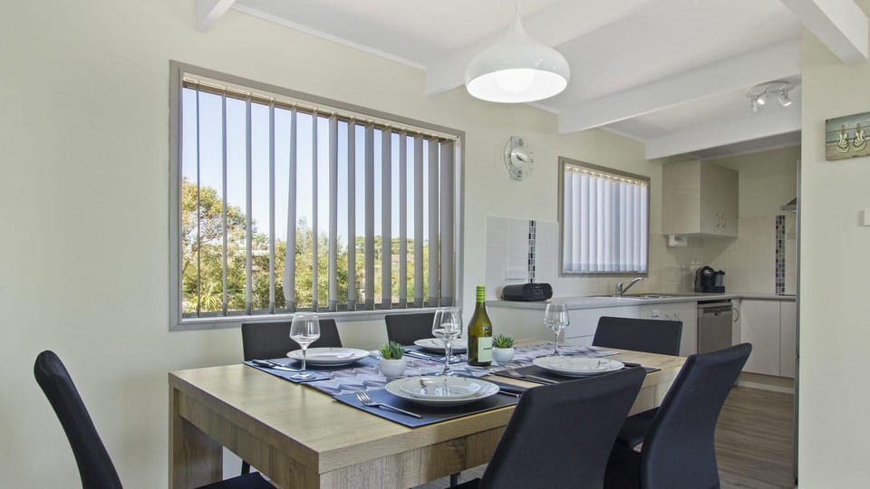 Dolphin Breeze | Dining area for 6