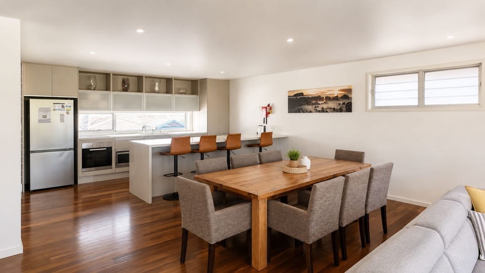 Isthmus on North Kiama Drive | Dining room and kitchen | Dishwasher | High chair