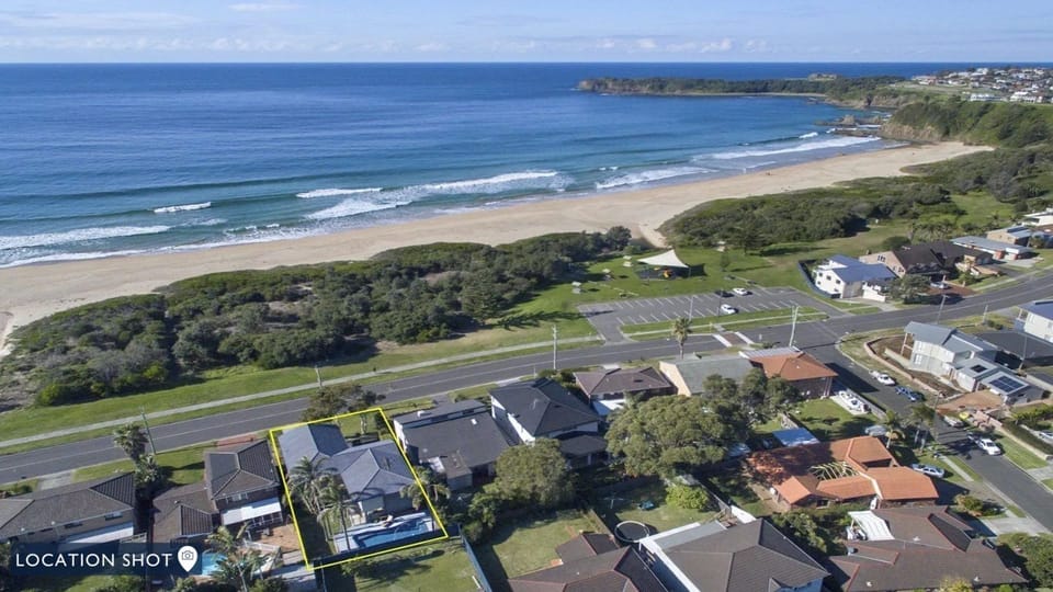 Isthmus on North Kiama Drive | Aerial view | Walk to the beach