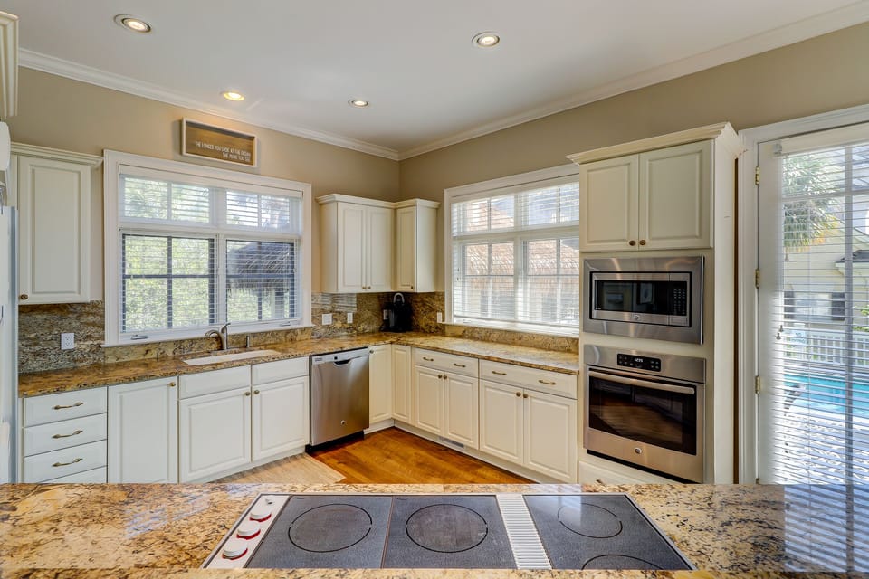 Kitchen equipped with everything needed for meal prep.  