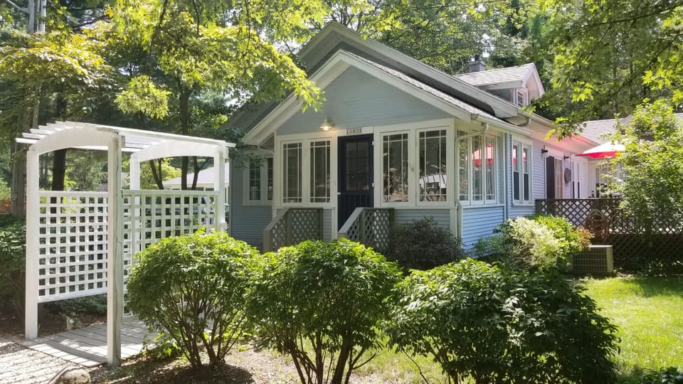 Quintessential Cottage - Memories Are Made Here