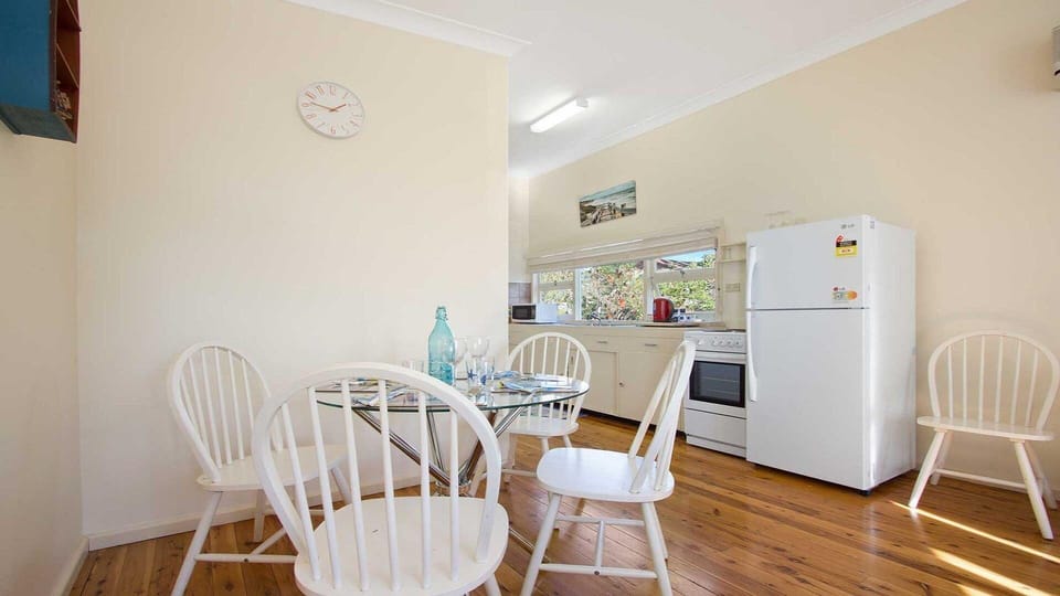 Bijs at the beach | Kitchen and dining area | Microwave