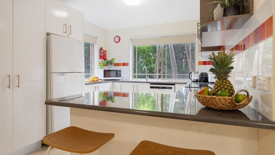 Kitchen | 750m to Kiama cafes & restaurants