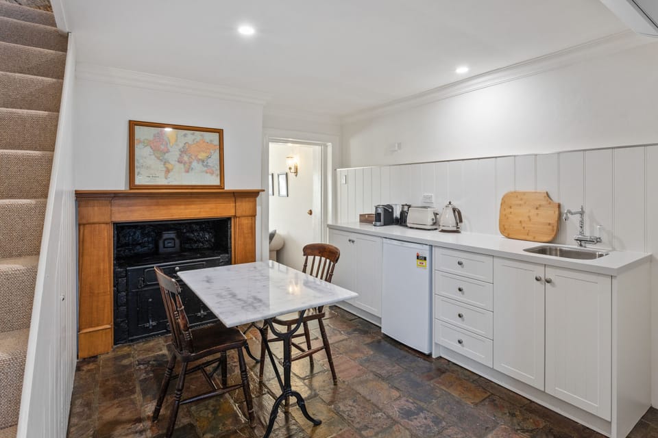 Luxury Cottage, 1 King Bed, Hill View | Private kitchen | Fridge, microwave, espresso maker, coffee/tea maker