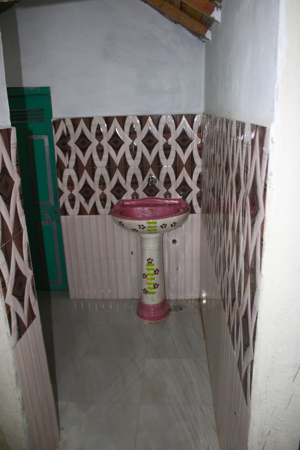 Separate tub and shower, free toiletries, slippers, towels