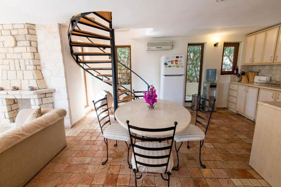 Dining Kitchen Area