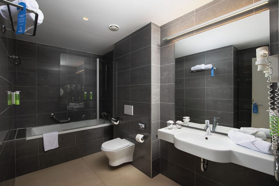 Superior Double Room, Balcony, Sea View | 1 bedroom, minibar, in-room safe, desk