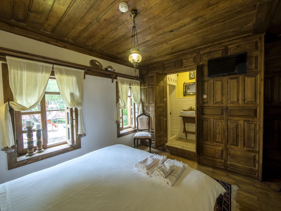 Double Room (Dunur) | Free WiFi, bed sheets