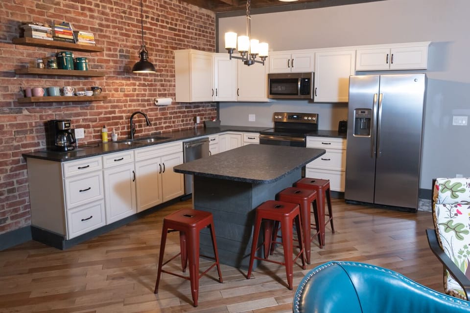 Kitchen granite countertops & stainless steel appliances