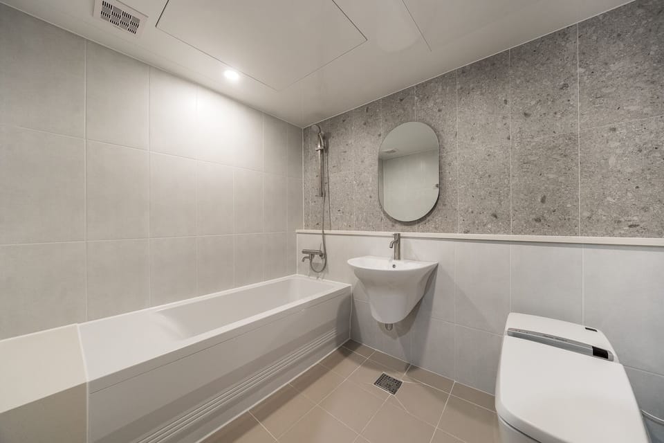 LUXURY V 2PC | Bathroom | Separate tub and shower, designer toiletries, hair dryer, bathrobes