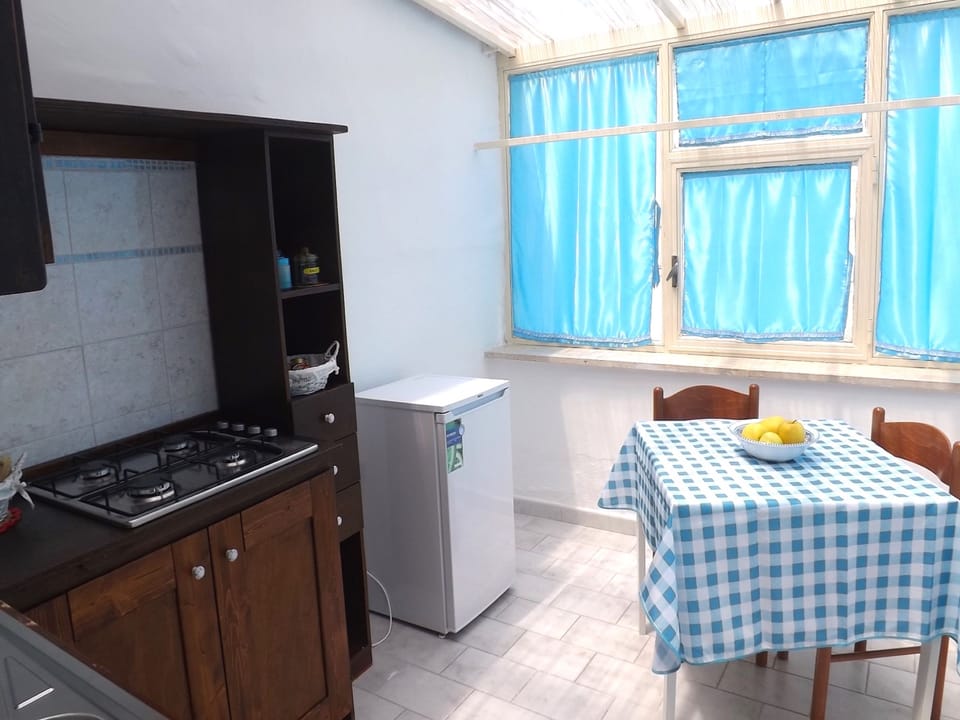 Double Room, Kitchenette | Private kitchenette | Full-size fridge, freezer