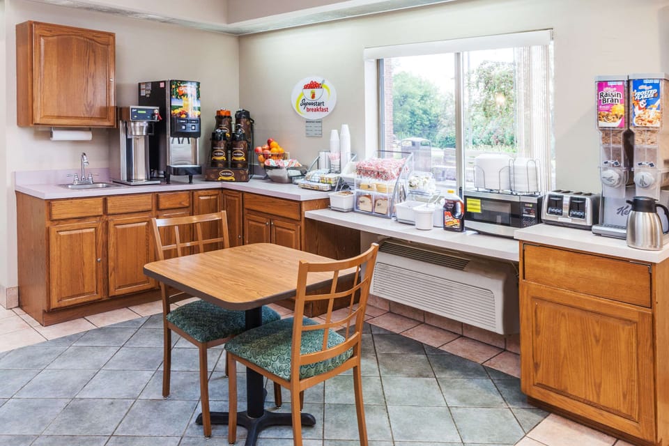 Free daily on-the-go breakfast