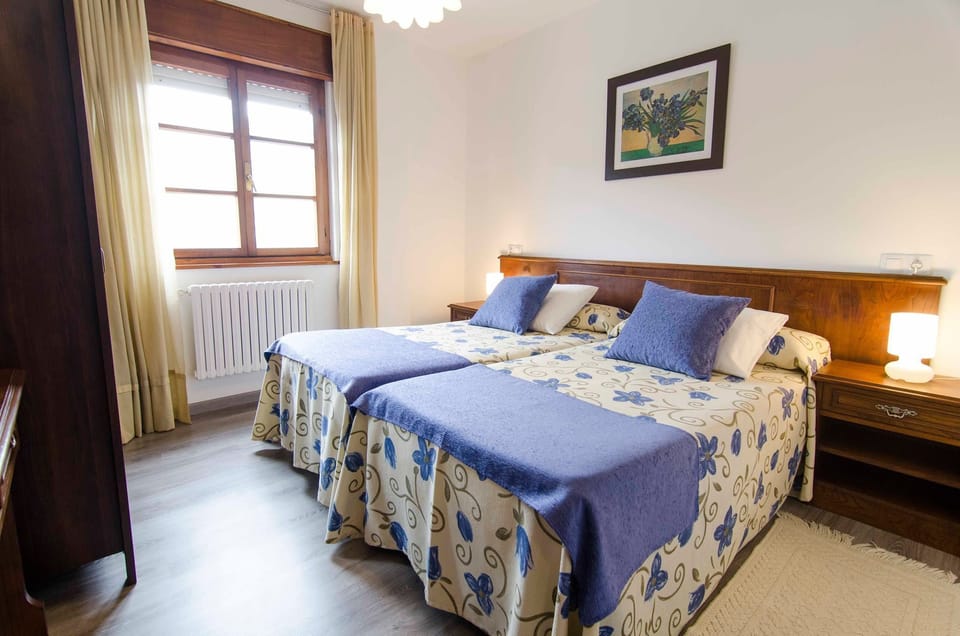 Double Room | Desk, cribs/infant beds, free WiFi, bed sheets