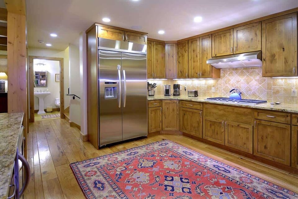 Large and Well Stocked Kitchen