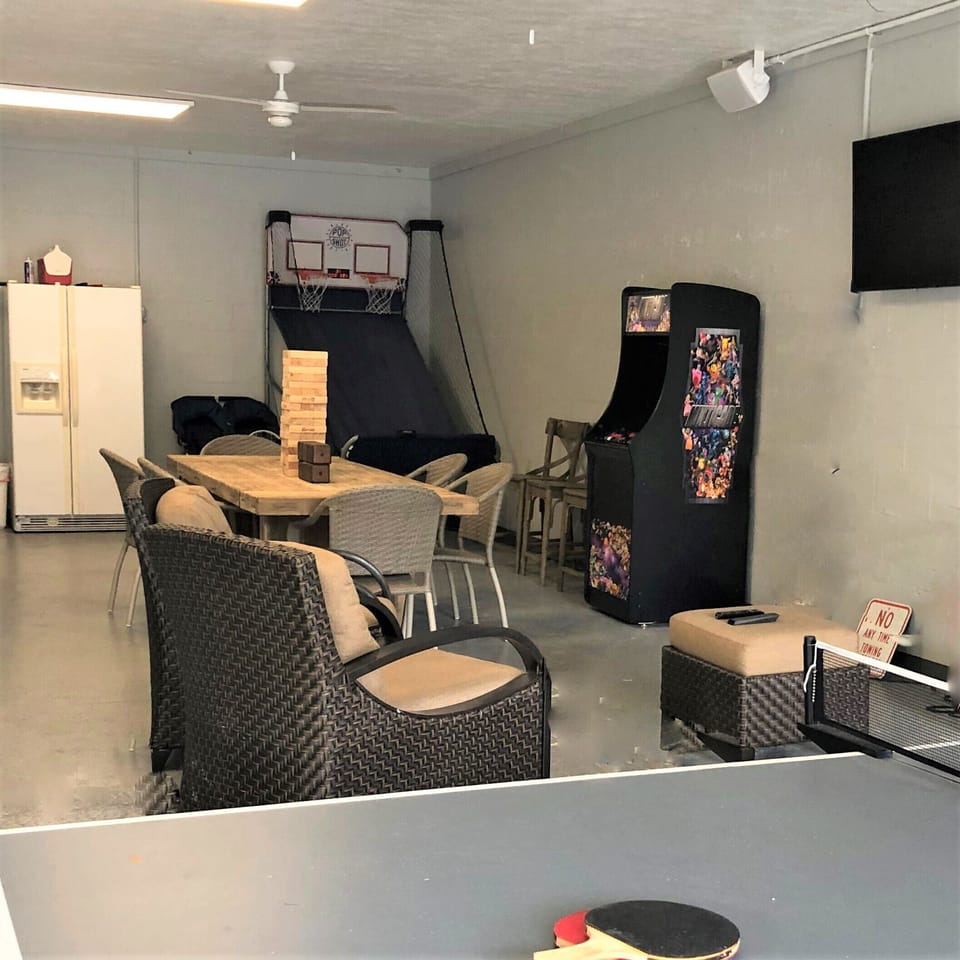 Very large  garage/ flex space with 2nd full fridge