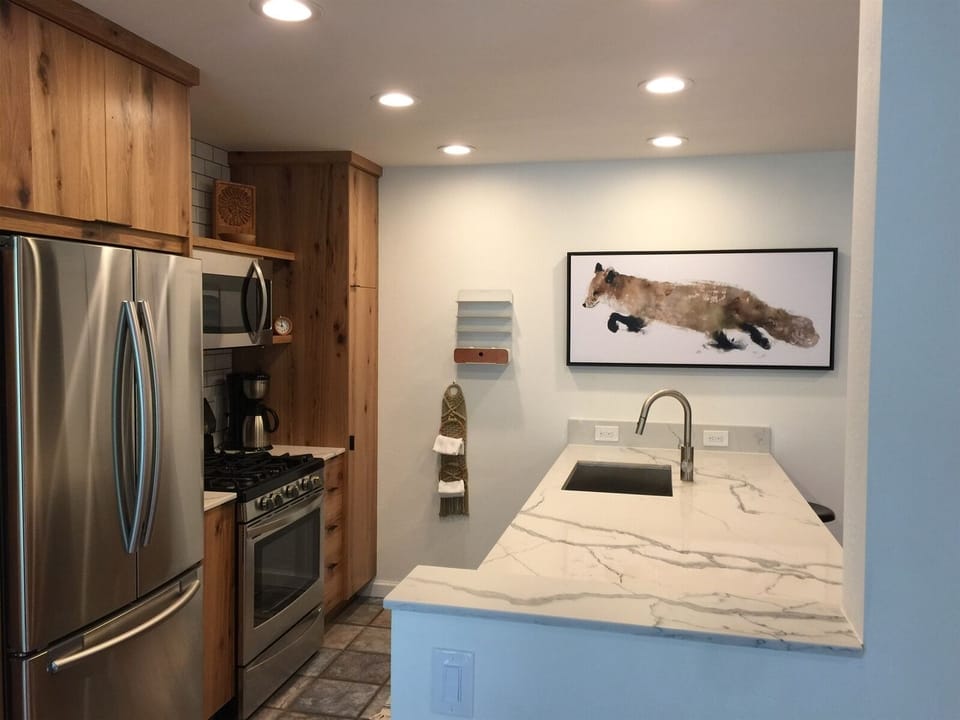 Look towards Kitchen