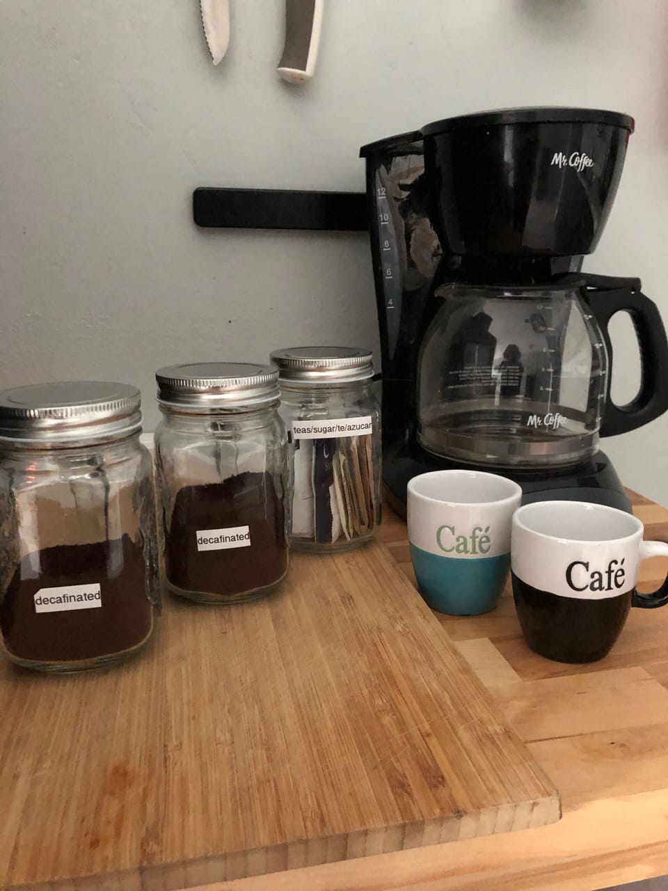 COFFEE STATION WITH CAFFEINATED, DECAF AND TEA FOR YOUR DISTINCT PALATES