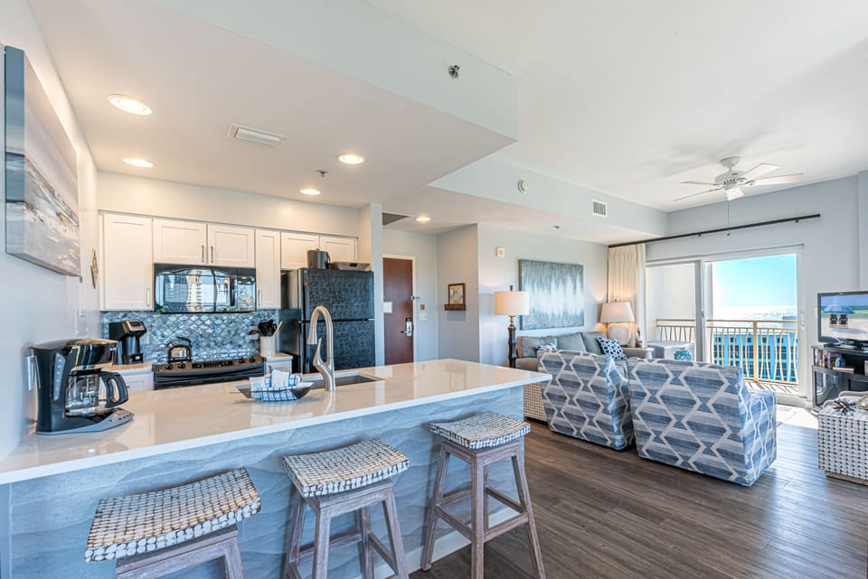 Kitchen and Breakfast Bar with a view