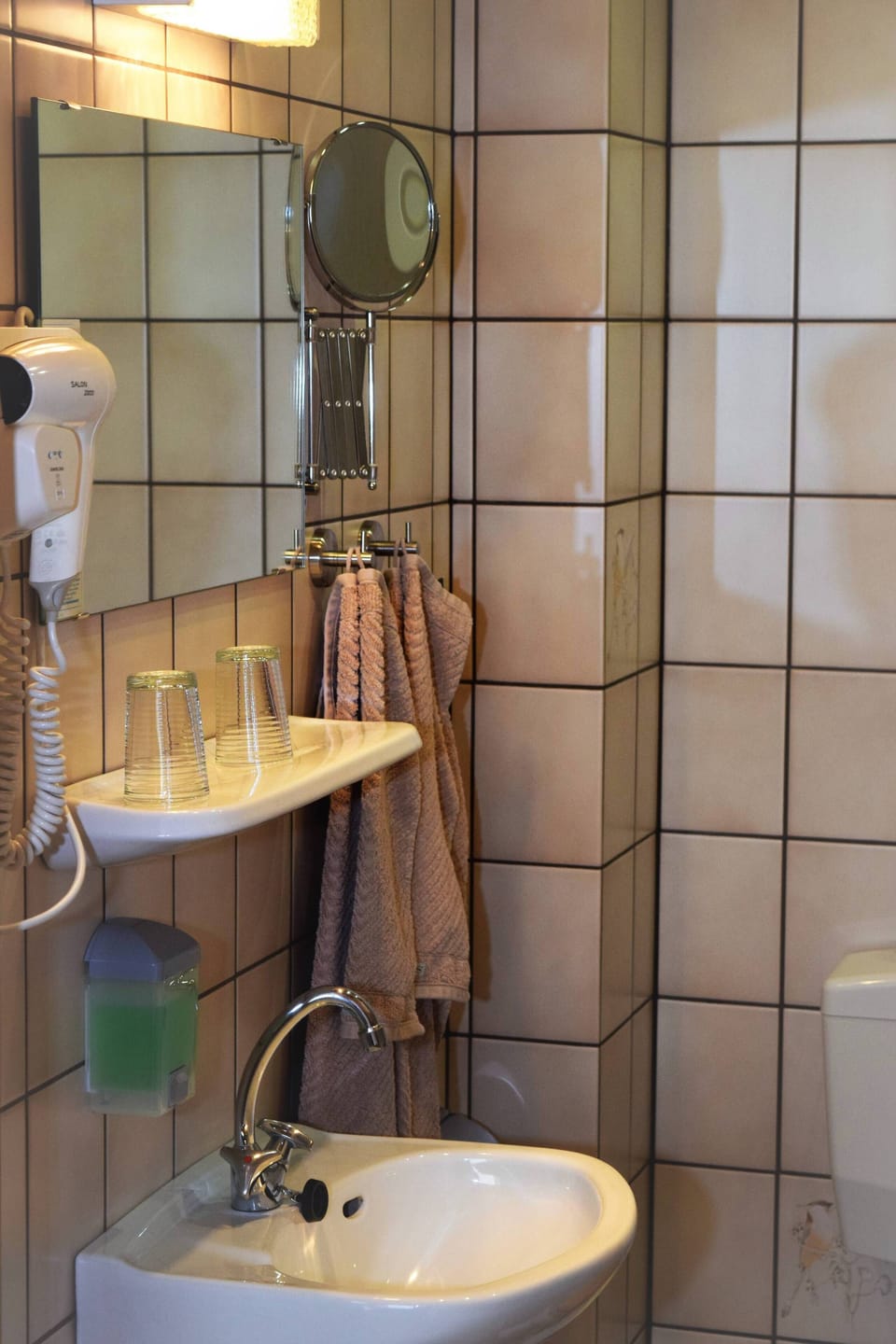 Twin Room | Bathroom sink