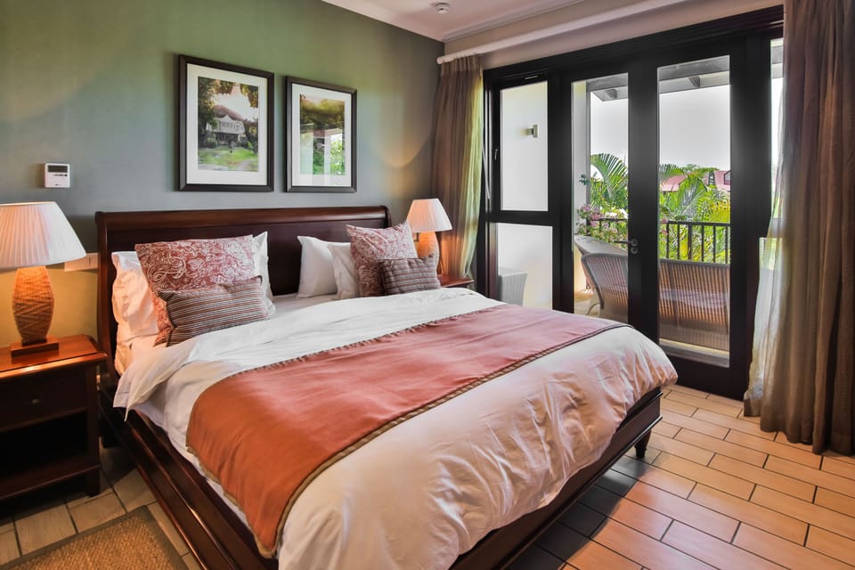Main en-suite bedroom with king sized bed
