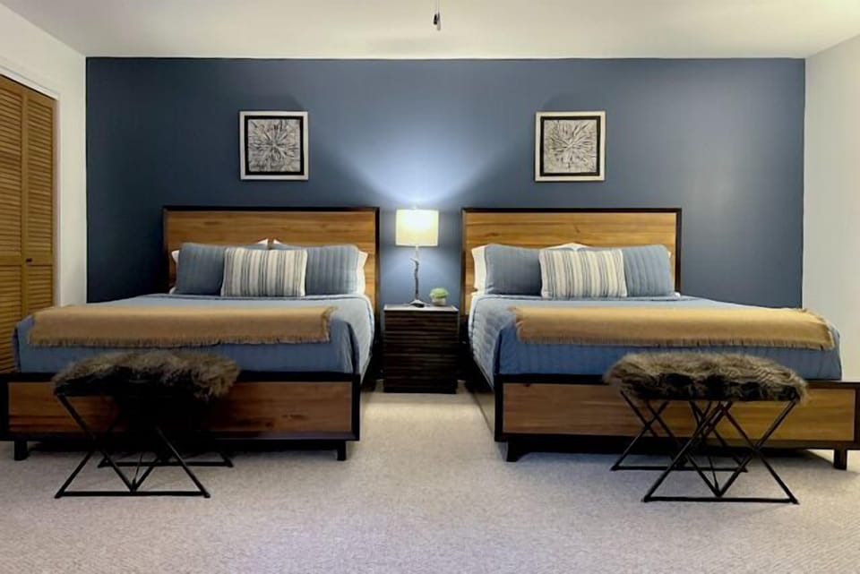 2 Queen Beds