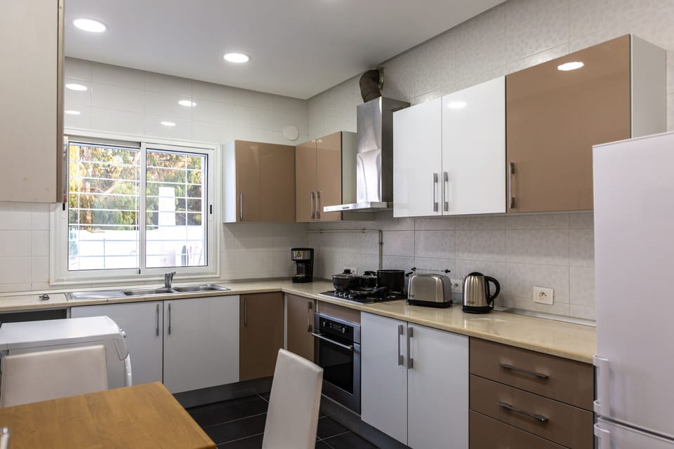Apartment, 1 Bedroom, Non Smoking | Private kitchen | Fridge, microwave, oven, stovetop