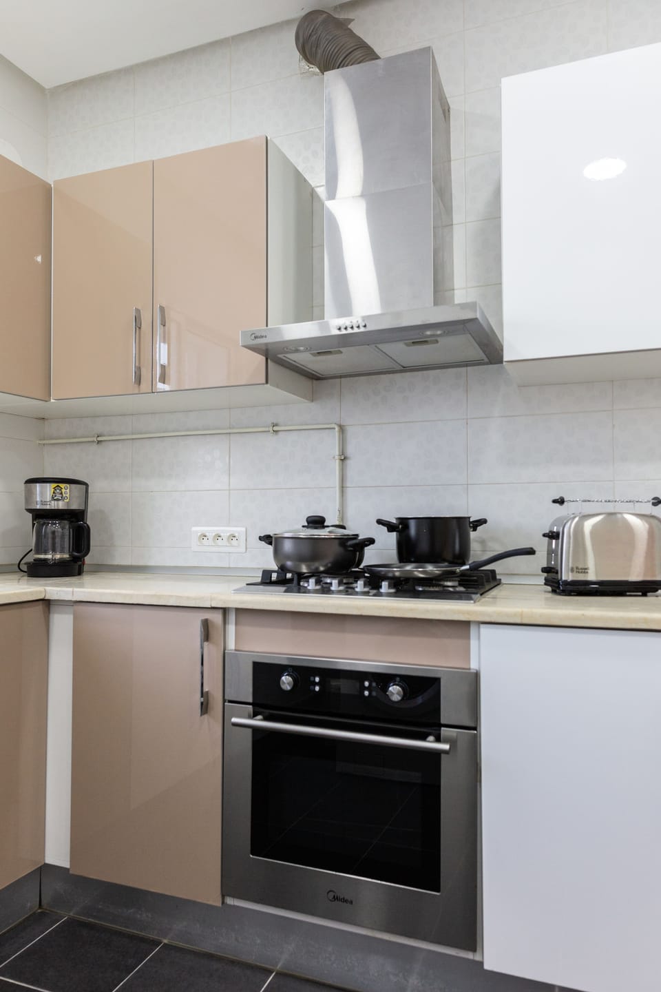 Apartment, 1 Bedroom, Non Smoking | Private kitchen | Fridge, microwave, oven, stovetop