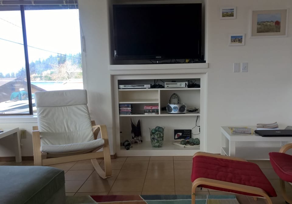 entertainment alcove