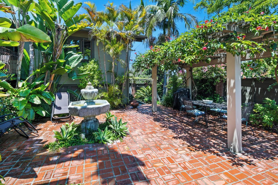 Enjoy your private walled courtyard - lounge or dine under the shade pergola 
