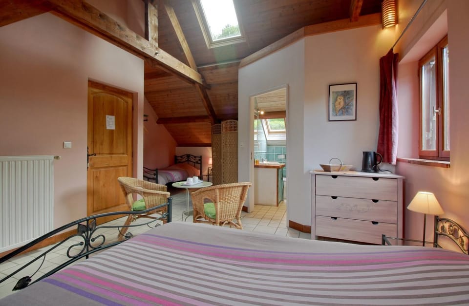 Triple Room (La Chouette) | Desk, soundproofing, WiFi (free), individually decorated