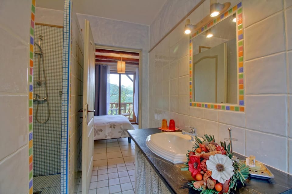 Panoramic Double Room (L'Envol) | Desk, soundproofing, WiFi (free), individually decorated