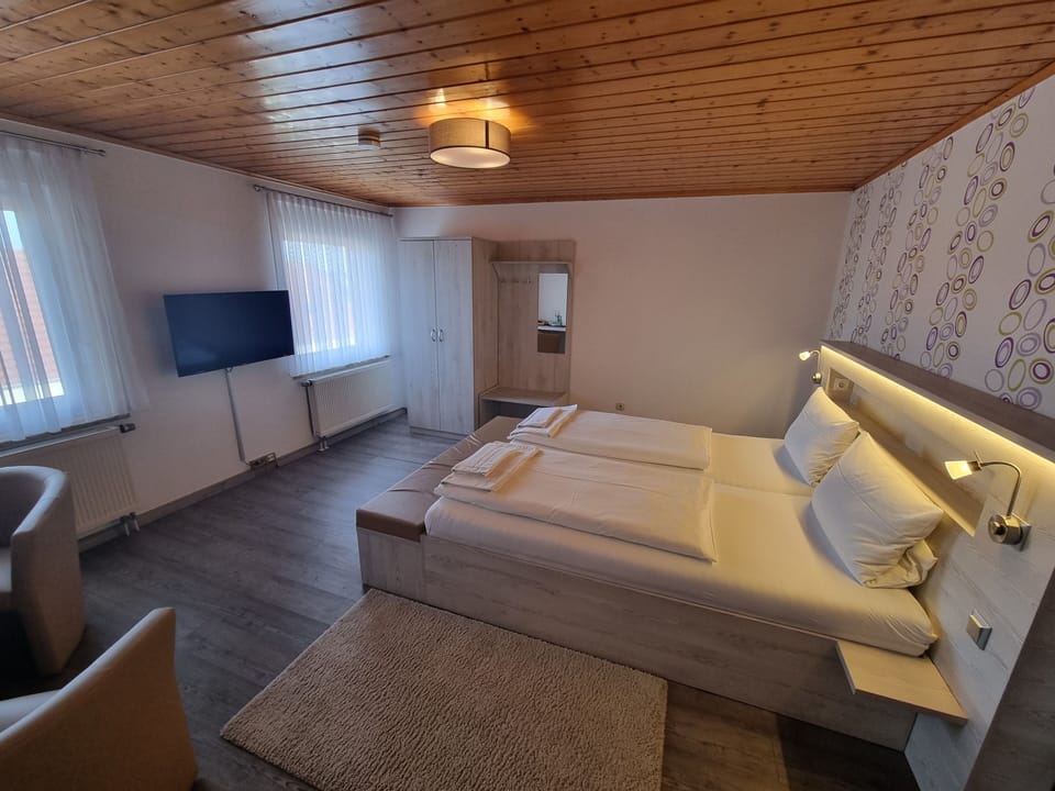 Basic Double Room | WiFi (free), bed sheets