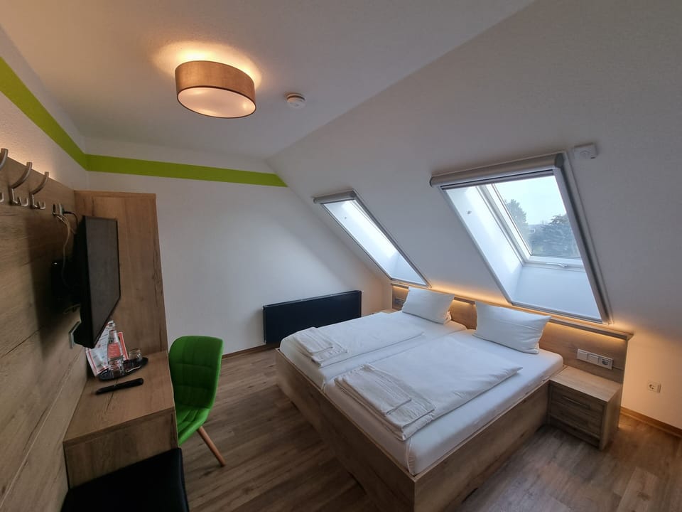 Basic Double Room | WiFi (free), bed sheets