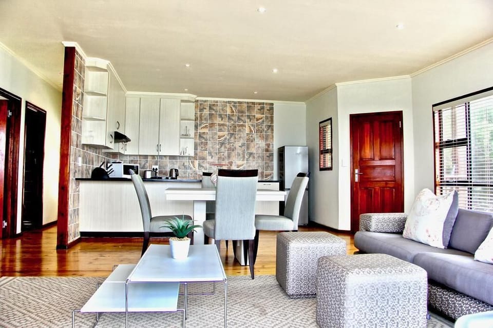 Villa, 3 Bedrooms | Laptop workspace, blackout drapes, iron/ironing board, bed sheets