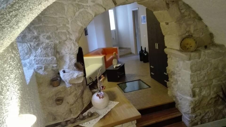 Desk, free WiFi, wheelchair access